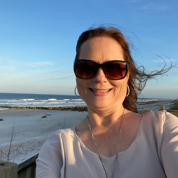 Meet your Posher, Janet - Picture 1 of 1